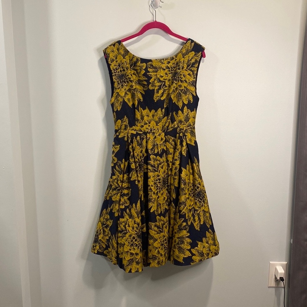 Alice + Olivia “Reese” box pleat flare dress 6 - Picture 4 of 6